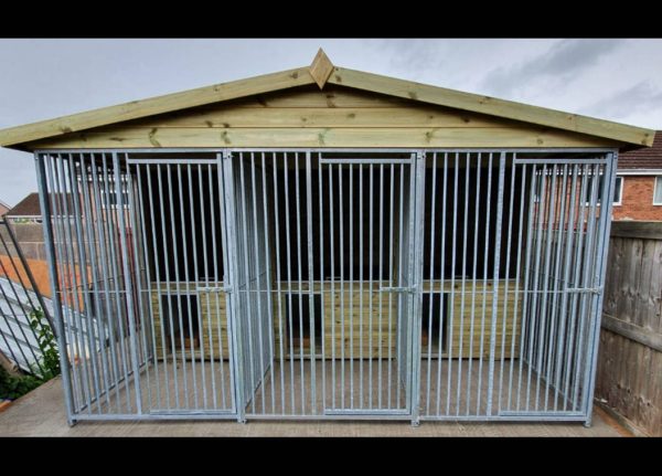 Wilmslow triple wooden dog kennel